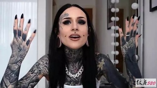 黑臂女神Monami Fros 个性纹身秀