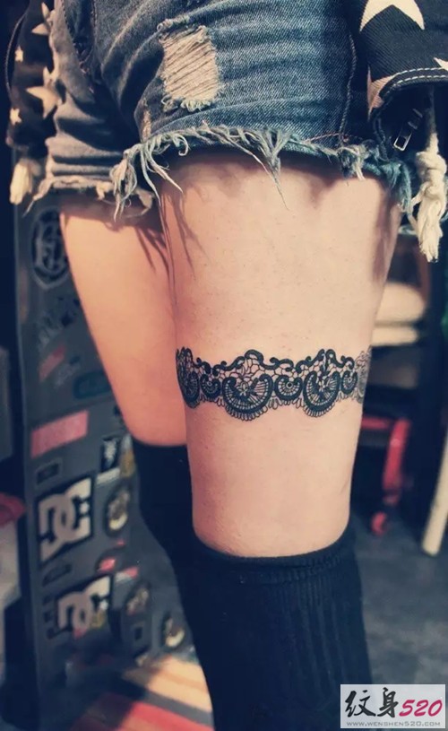 女生大腿上的极致蕾丝诱惑