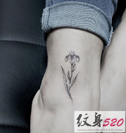 脚部黑白小清新纹身图案