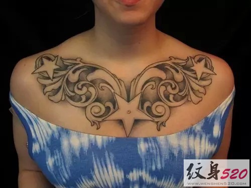 美女胸部性感纹身