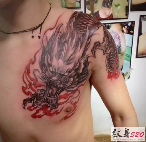 霸气外露的披肩龙纹身