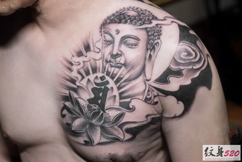 男性前胸大气的佛像纹身