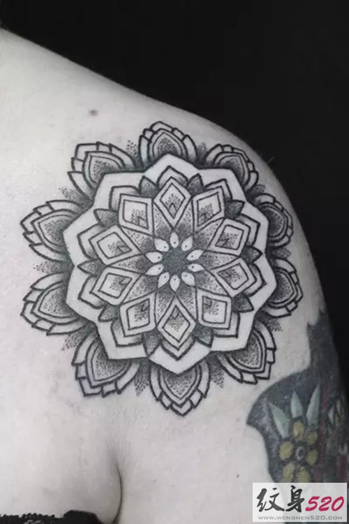 黑灰曼陀罗图腾纹身图片