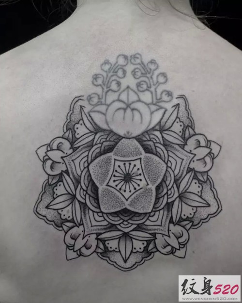 背部创意点刺纹身图案