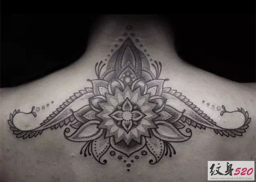 背部创意点刺纹身图案