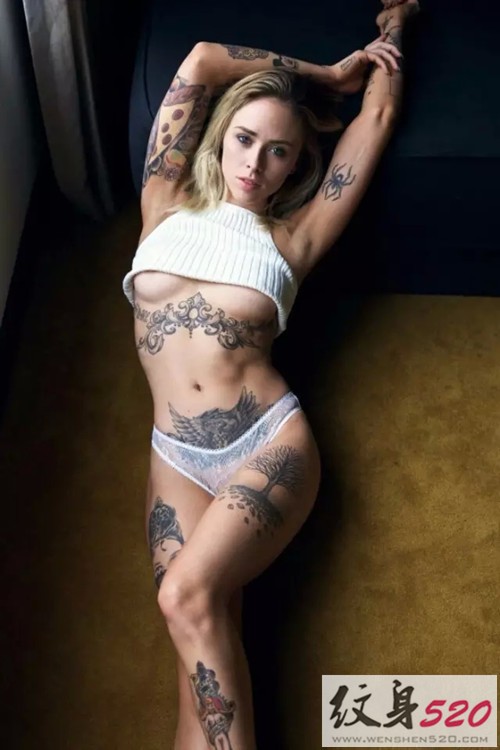 纹身美女的性感大长腿