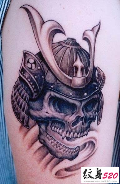 男性个性帅气手臂骷髅纹身