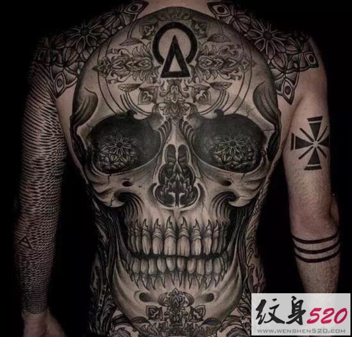 满背欧美骷髅纹身图案