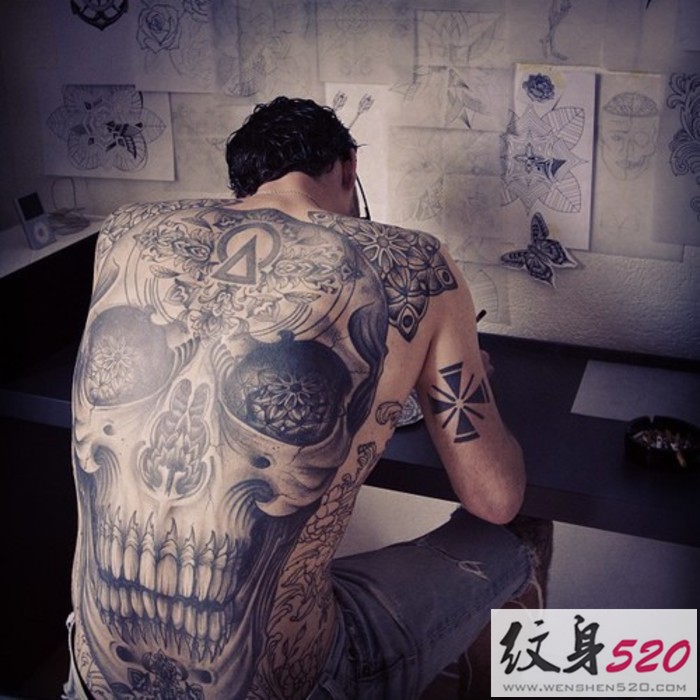 满背欧美骷髅纹身图案