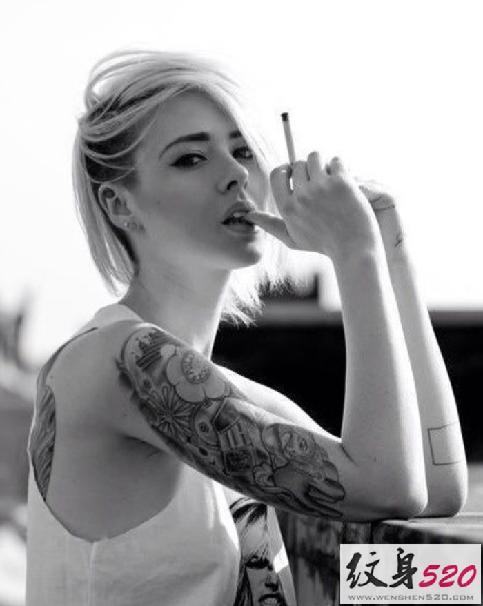 热辣惹火的纹身美女