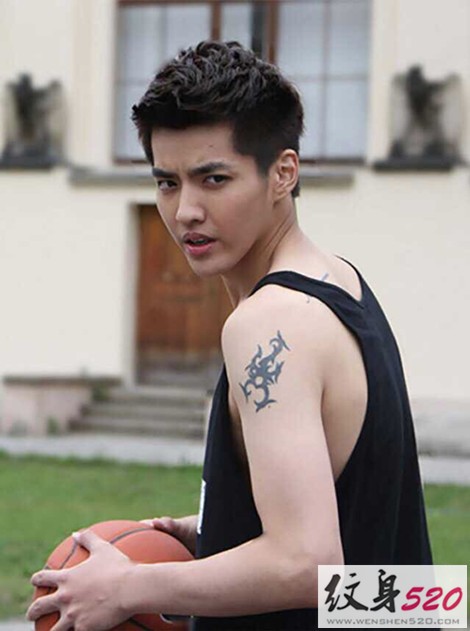 人气明星Kris吴亦凡的个性纹身