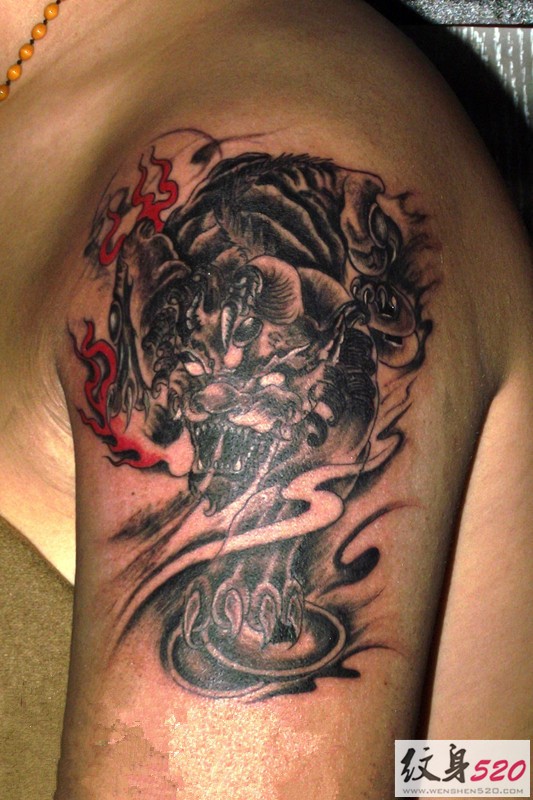 大臂招财貔貅纹身