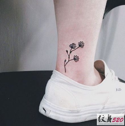 脚踝上简单的小图案纹身大全
