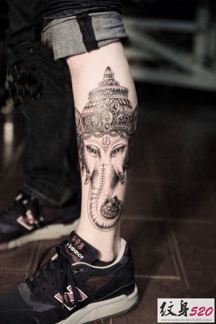 腿部经典传统象神纹身