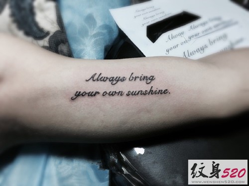 永远不会过时的字母英文纹身