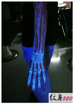 炫酷个性的荧光纹身