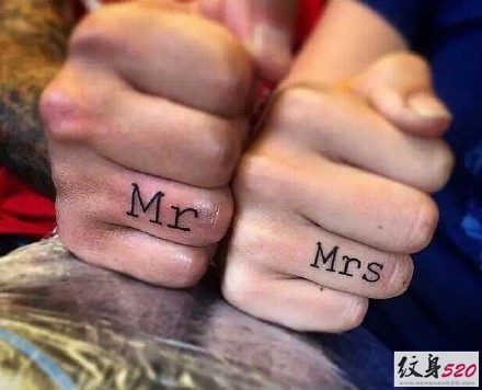 情侣手指小图案纹身