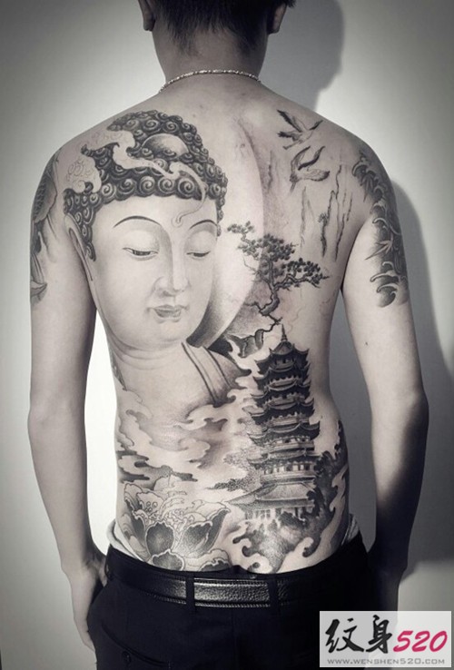 霸气的传统满背佛像纹身