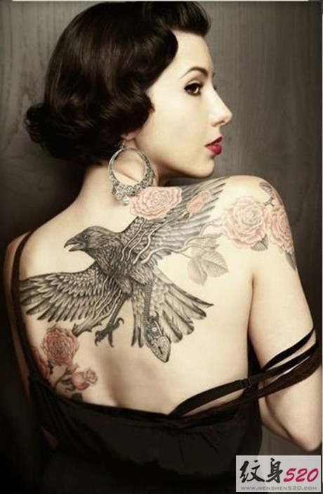美女纹身也性感