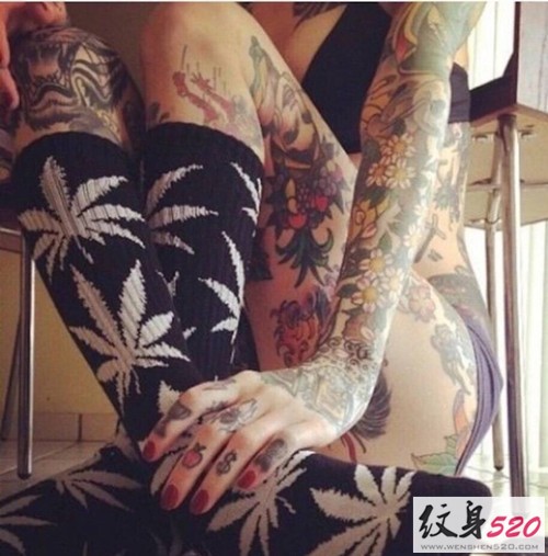 欧美性感花臂女郎