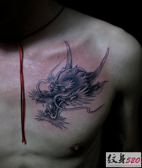 威猛霸气的胸前龙头纹身