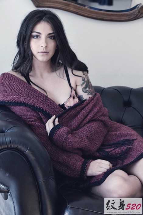 美女纹身也性感