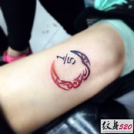 神秘图腾 精致的月亮纹身