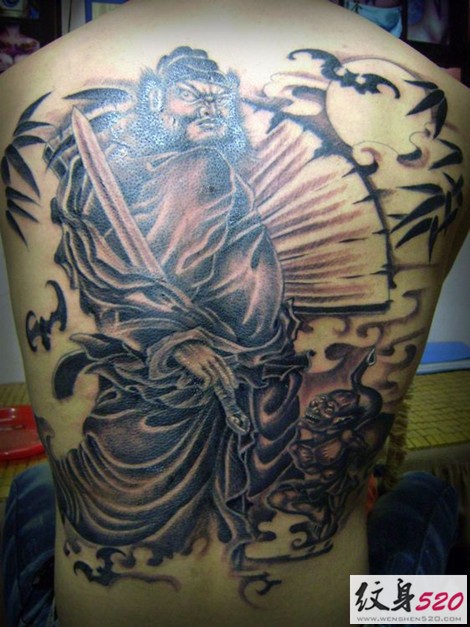 钟馗伏魔 霸气满背纹身男