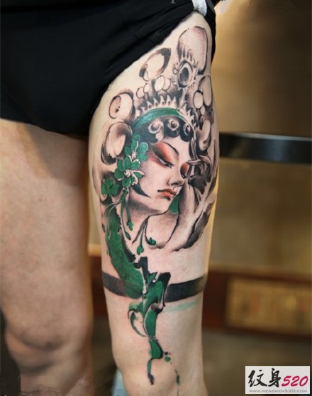 个性时尚的腿部花旦纹身