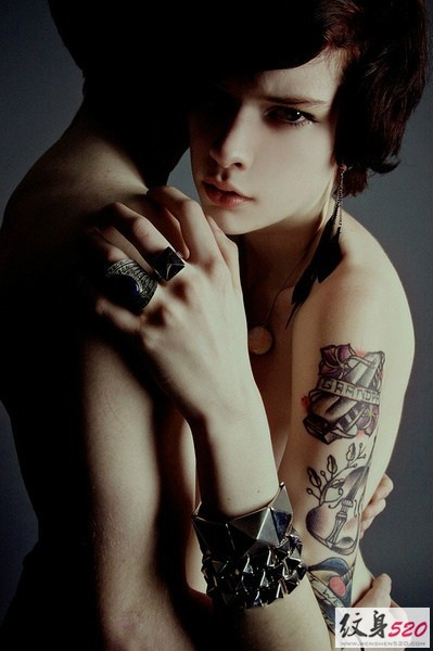 性感惹火的纹身美眉