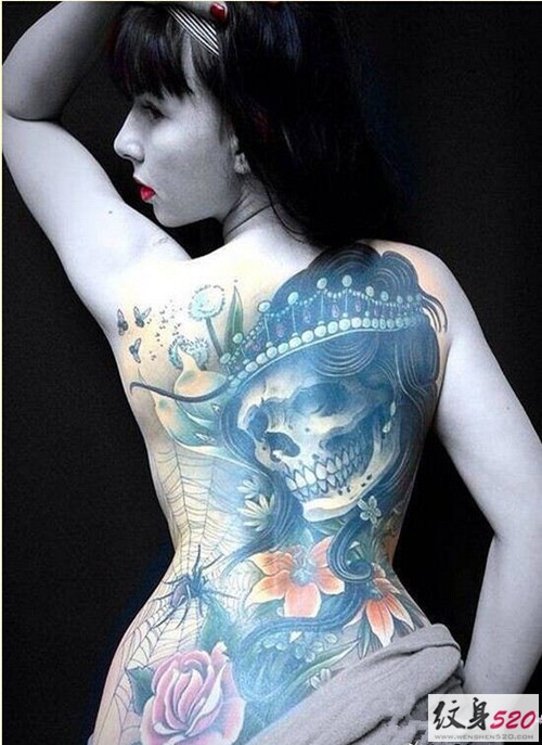 美女性感时尚的满背纹身