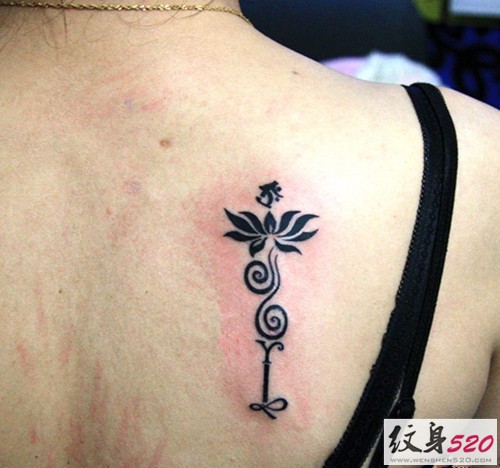 肩部超好看的梵文纹身图案