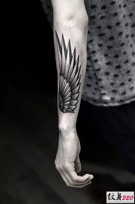 潮流酷炫的时尚黑灰纹身