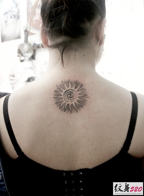 神秘图腾之精致的太阳纹身