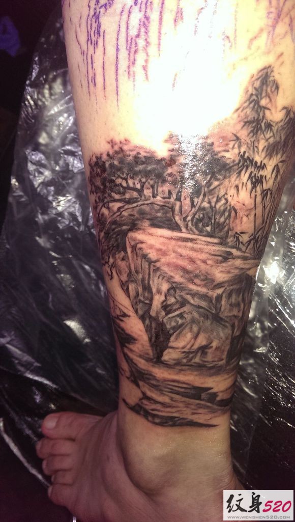 一组漂亮的腿部山水画纹身赏析