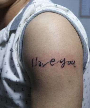 手臂英文字母个性纹身图案