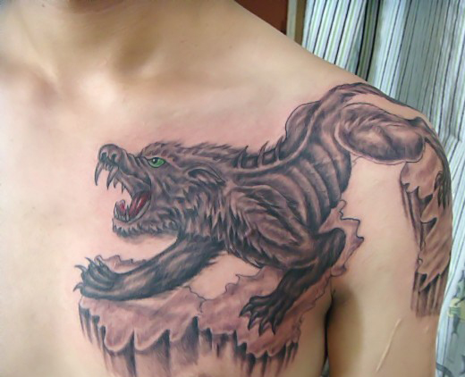 男士胸部狼纹身图案
