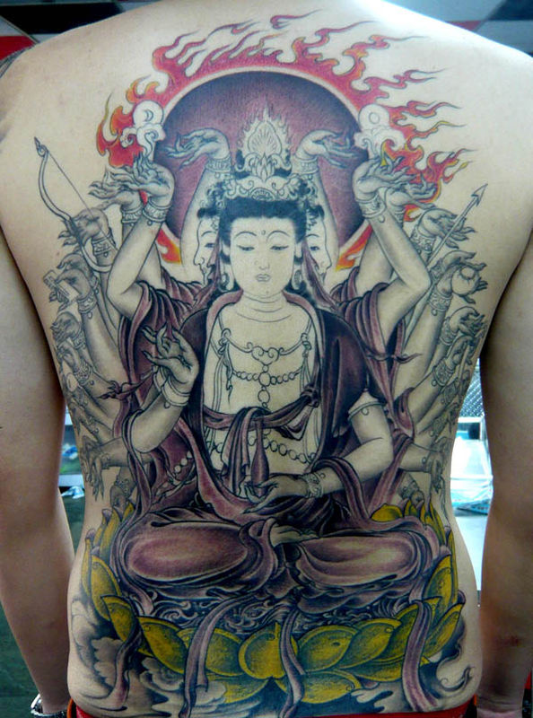 满背彩绘千手观音纹身图案