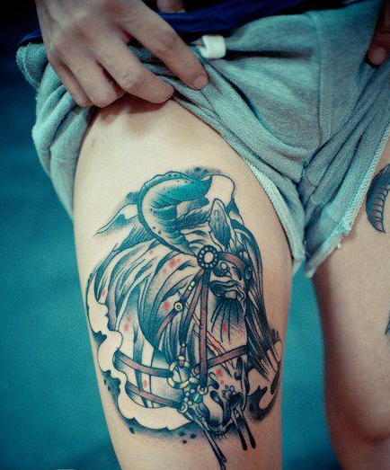 腿部时尚潮流的马纹身图案