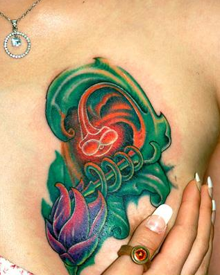 美女胸部3D重彩纹身图案