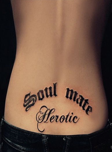 后腰英文字纹身图案