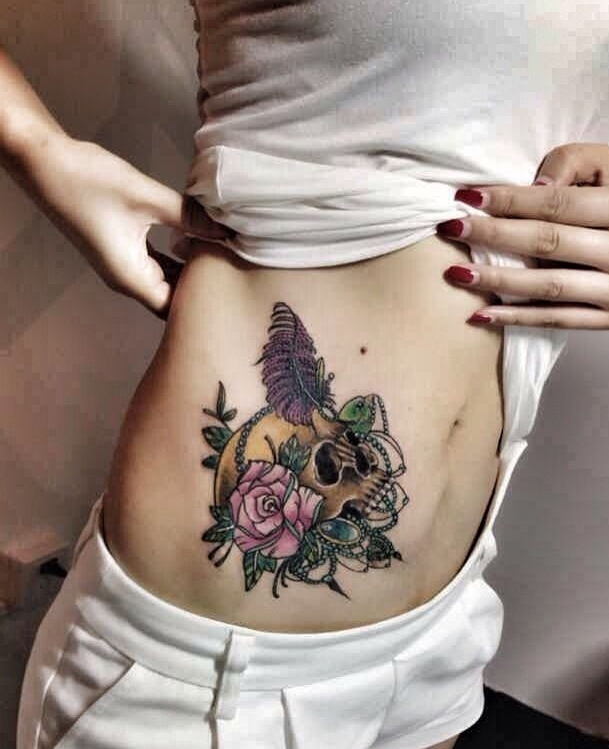 创意玫瑰骷髅羽毛腰部纹身图案