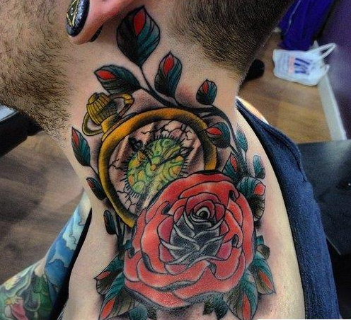 脖子怀表玫瑰纹身图案