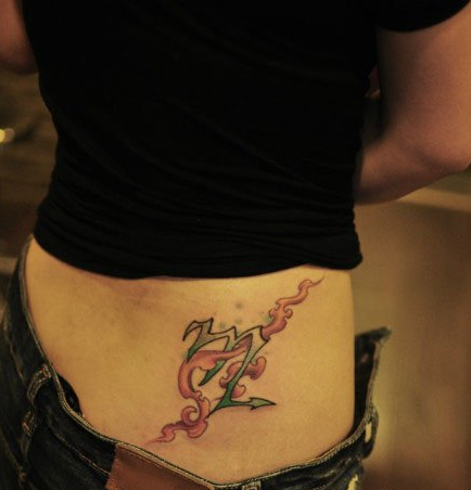 美女腰部精美漂亮的星座与火焰纹身图案