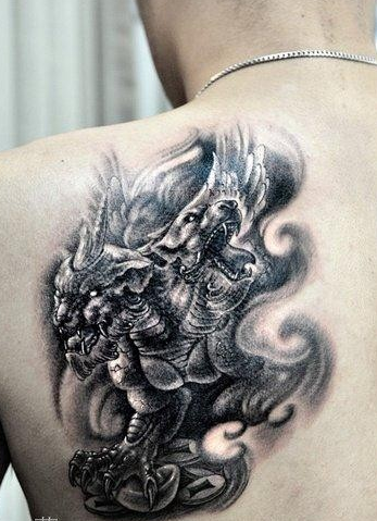 男生后背招财神兽貔貅纹身