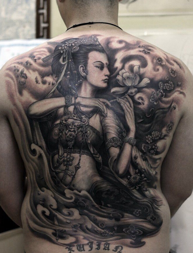 满背黑灰敦煌飞天纹身图案