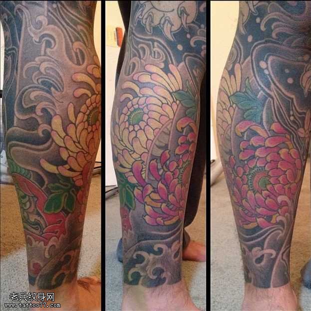 腿部时尚大菊花纹身图案