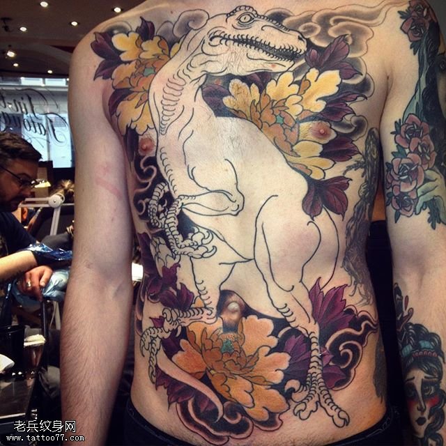 满腹经典花卉恐龙纹身图案