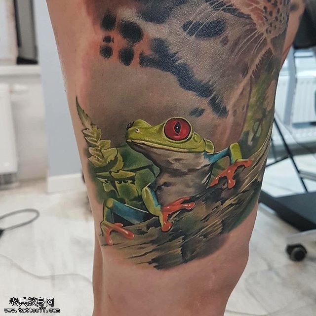 大腿一只卡通的青蛙纹身图案