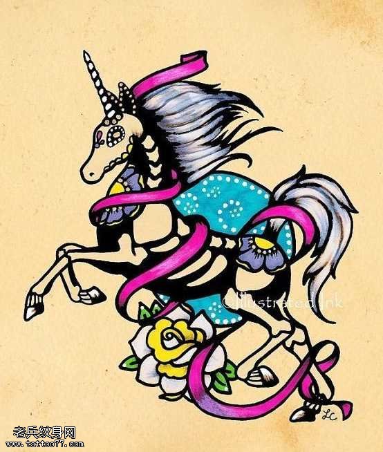 手稿彩色独角兽纹身图案